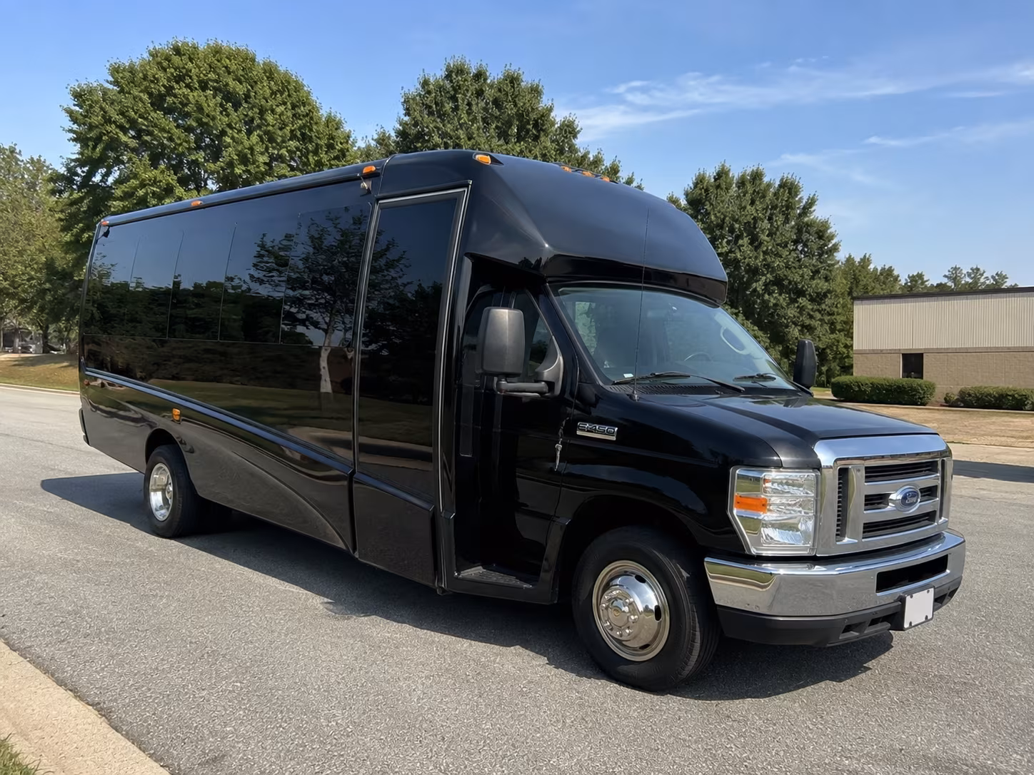shuttle guests between mount timpanogos utah temple and your reception venue with ease